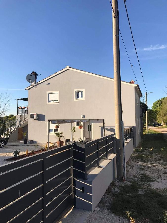 Apartmani Dokic Bale Buitenkant foto
