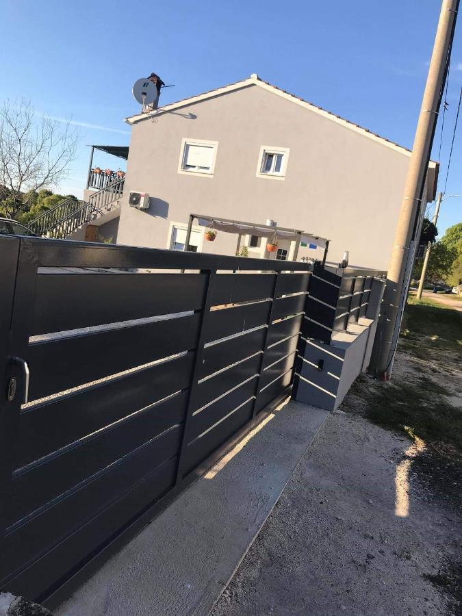 Apartmani Dokic Bale Buitenkant foto