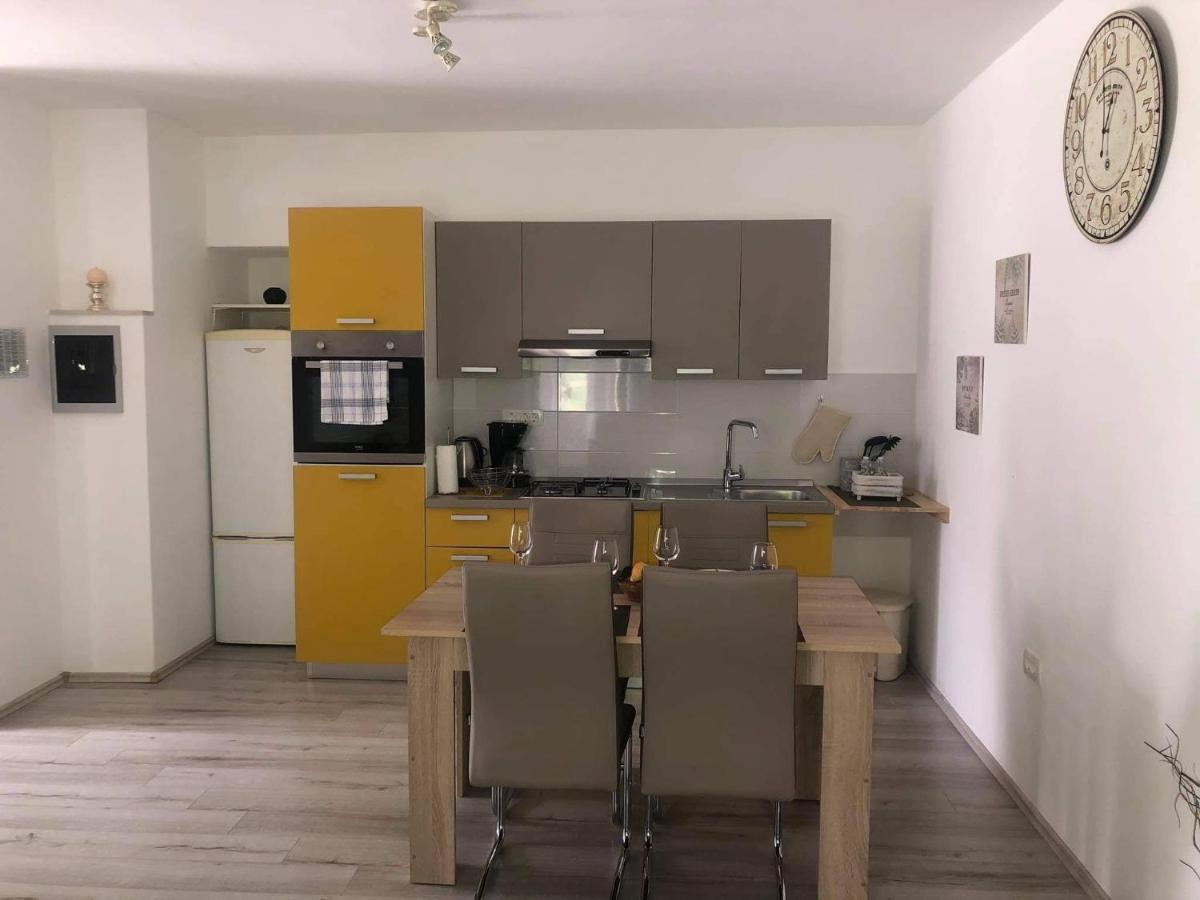 Apartmani Dokic Bale Buitenkant foto
